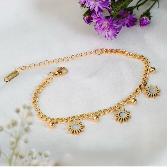 NWT 18K Gold Plated Sun Star Dandle Charms Bracelet For Women 6.5” - Picture 6 of 10